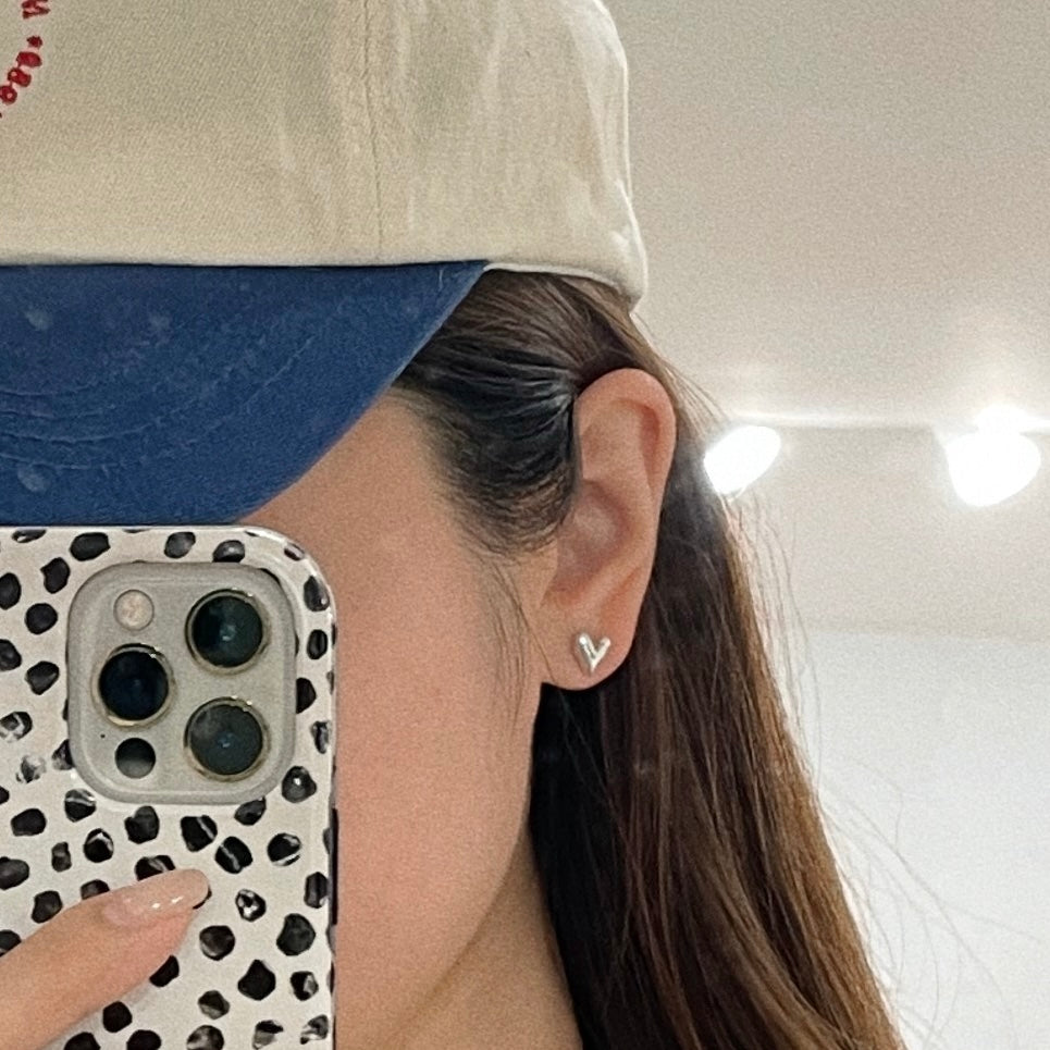 SIMPLE HEART EARRING