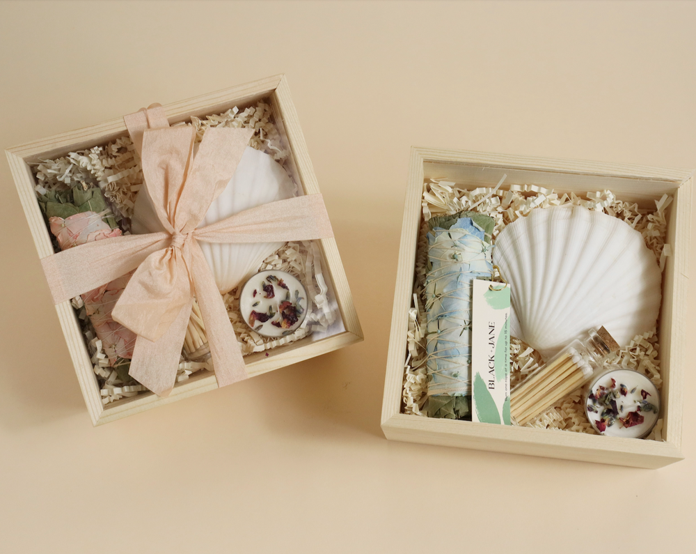 BLACK + JANE | EUCALYPTUS FLORAL SAGE AND CANDLE RITUAL GIFT BOX