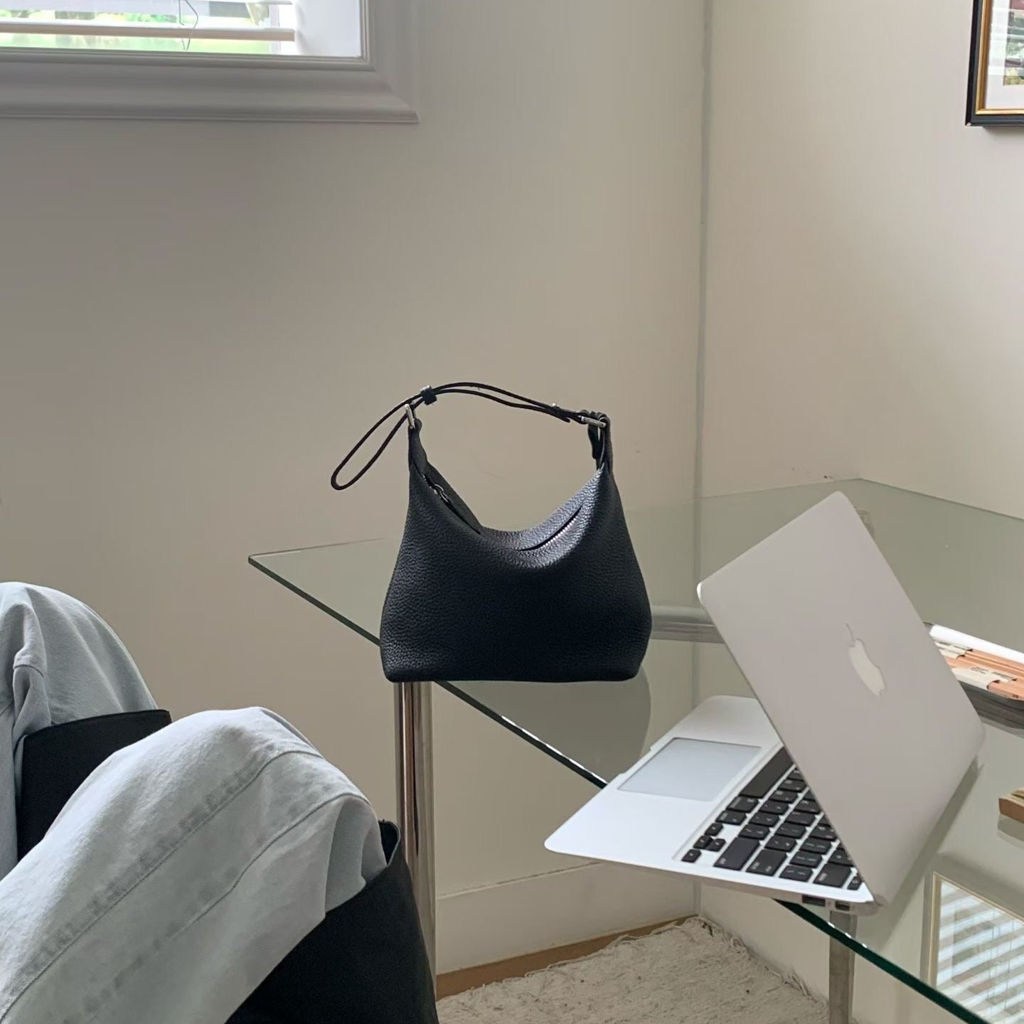 U Cloakroom | 優雅隨性牛皮半月包