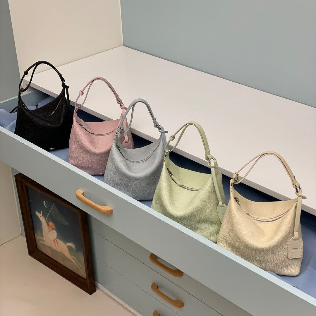 U Cloakroom | 優雅隨性牛皮半月包