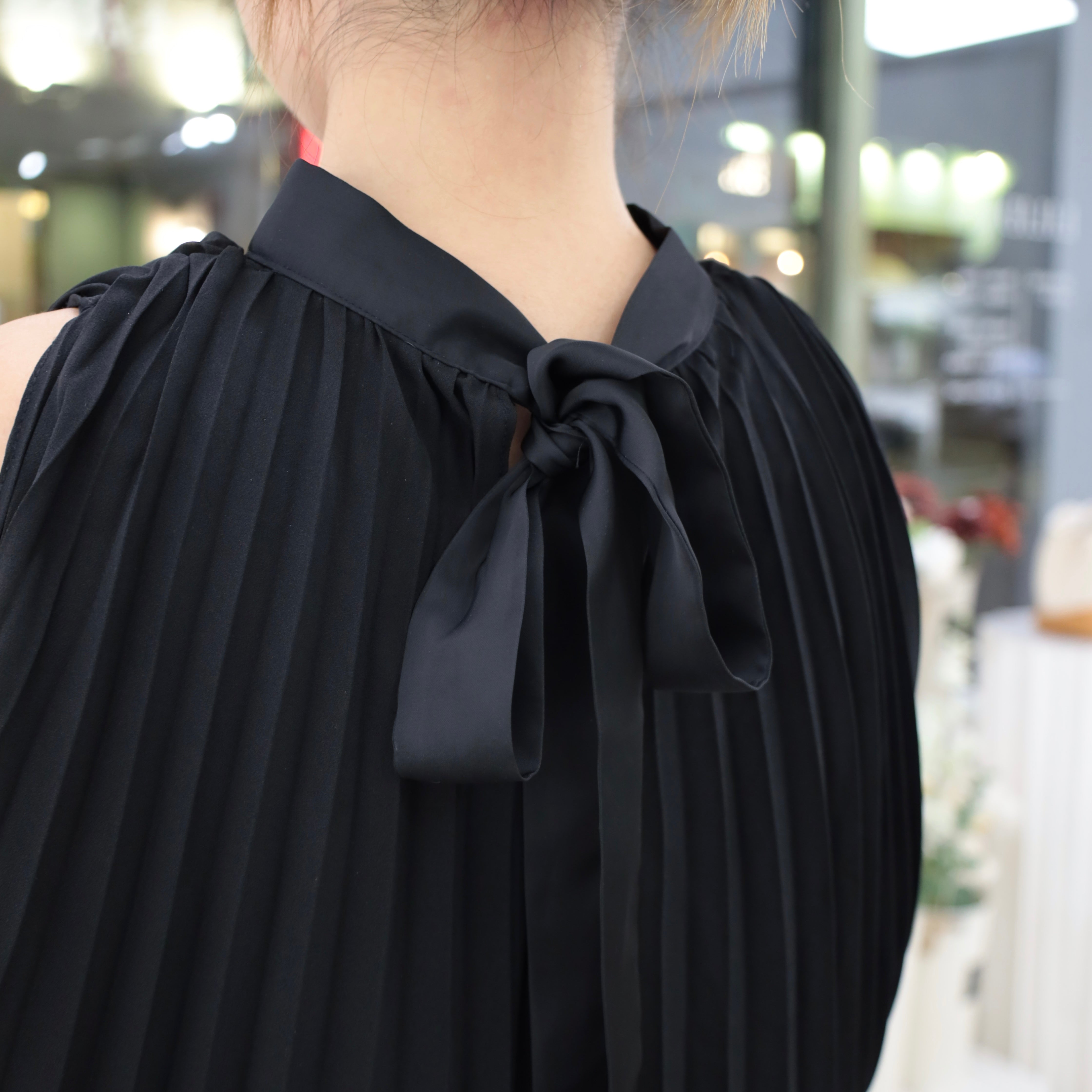 U Cloakroom | Pleated Mock Neck Tie-Back Sleeveless Top