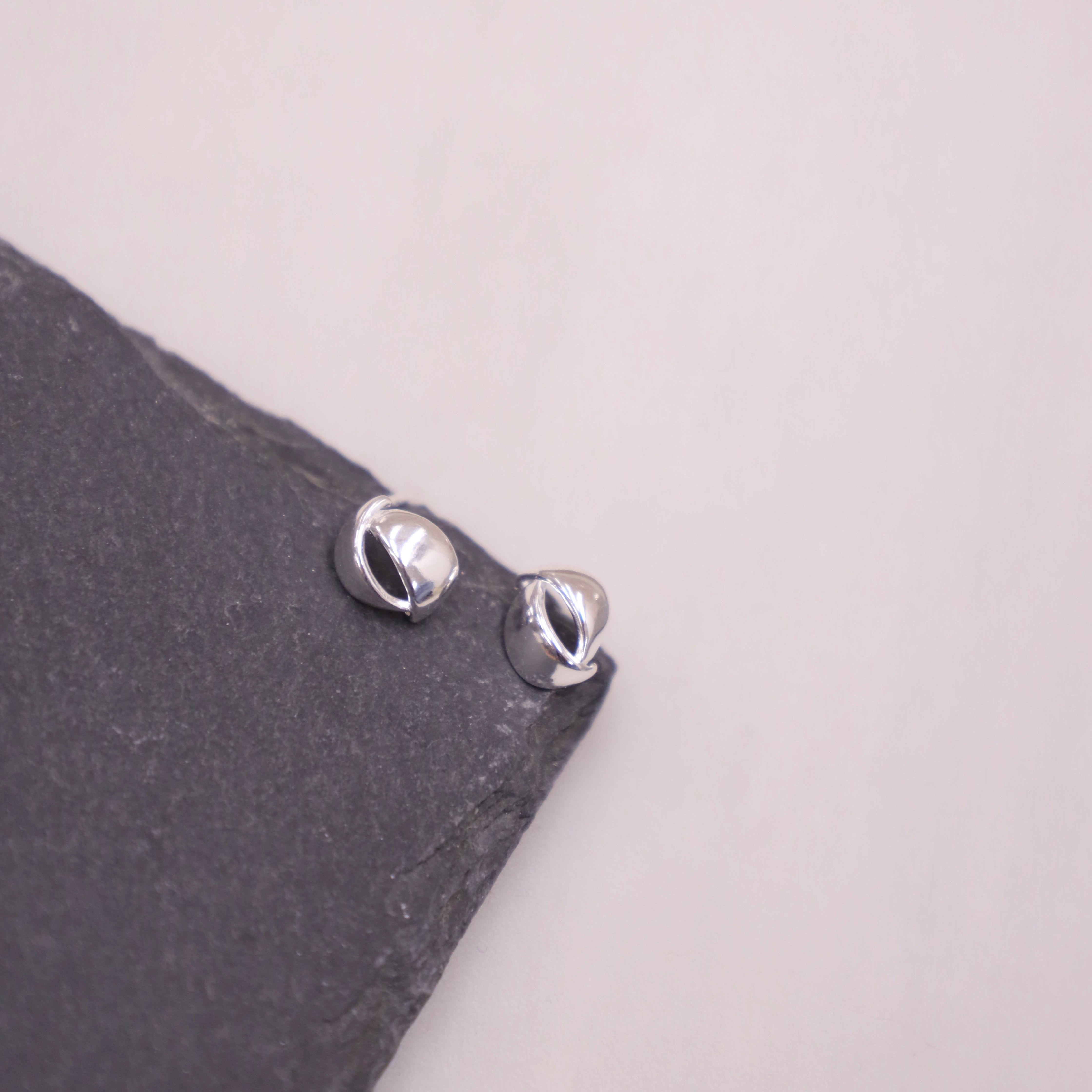 IKON | 925Silver Eyelet Earrings