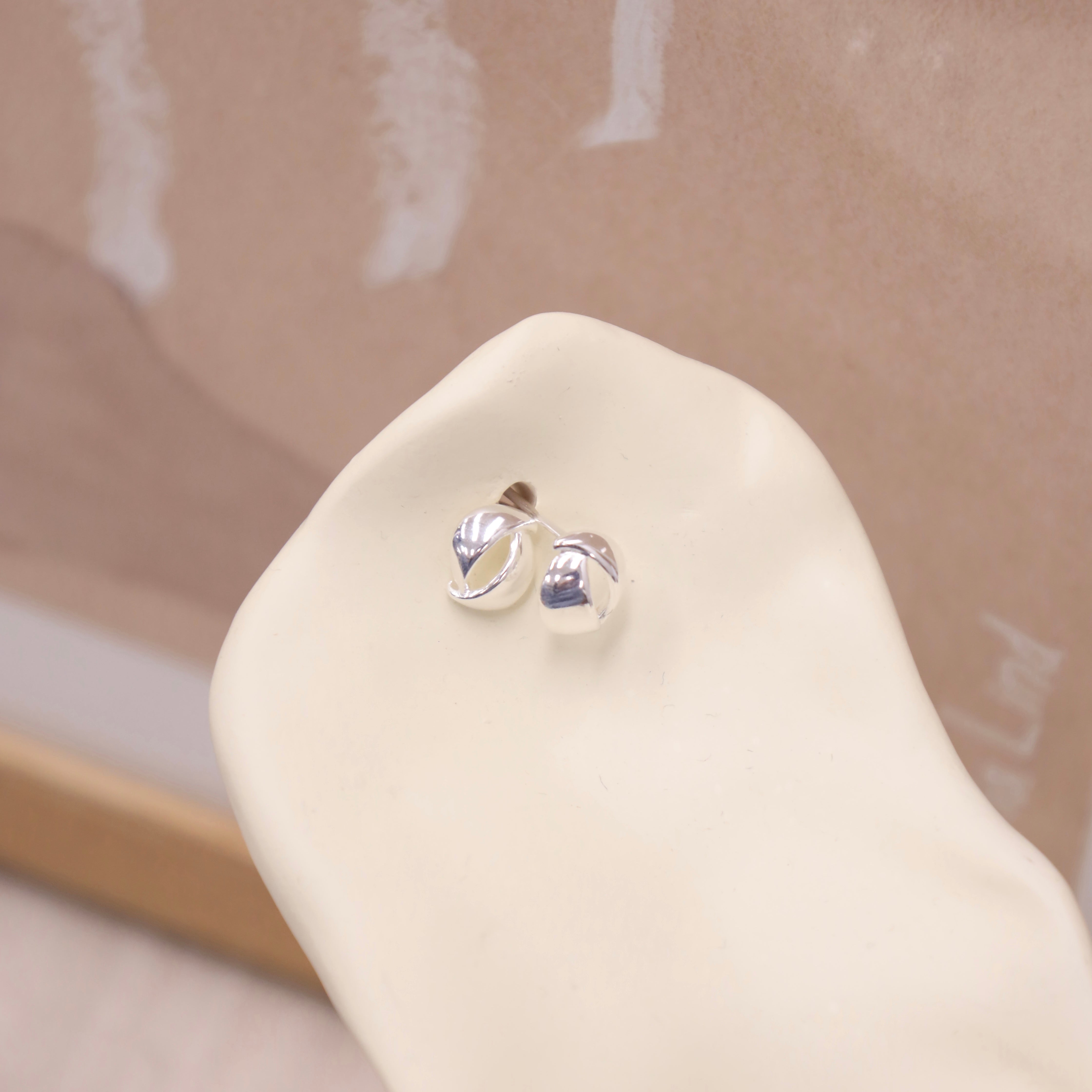 IKON | 925Silver Eyelet Earrings