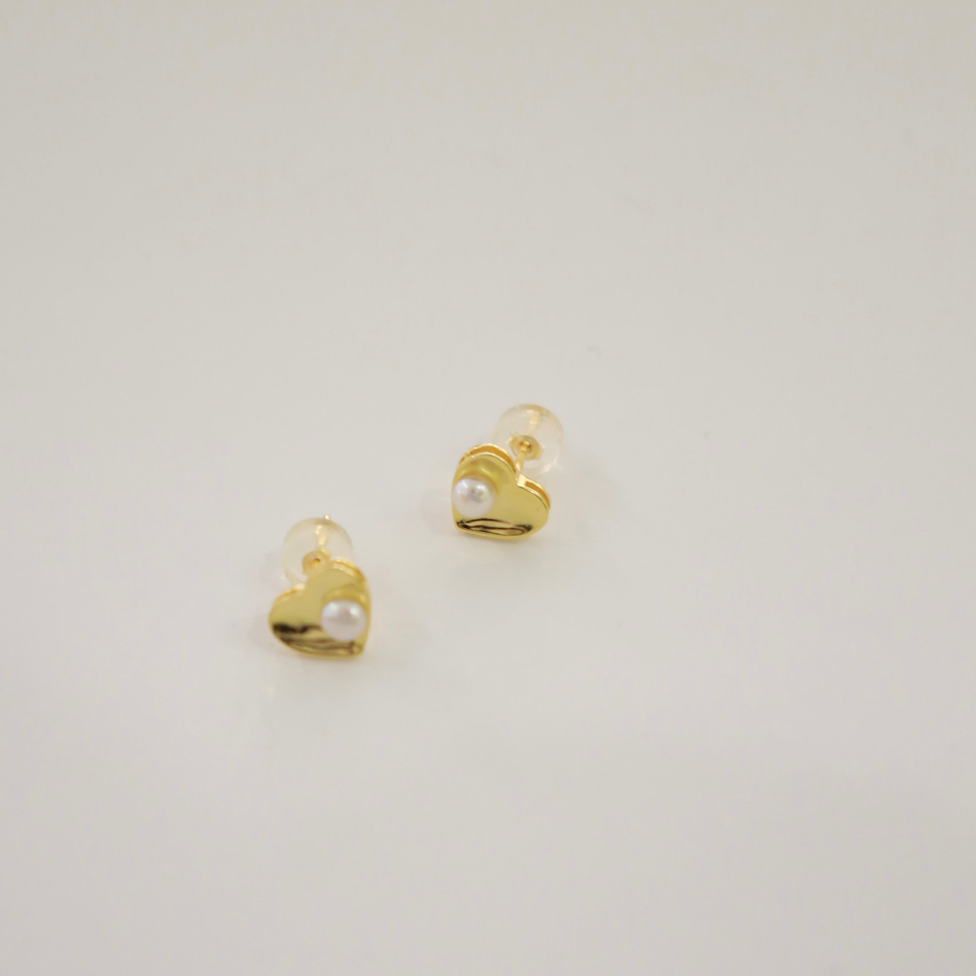 S.A.H. Studio | Dainty Pearl Heart Earrings