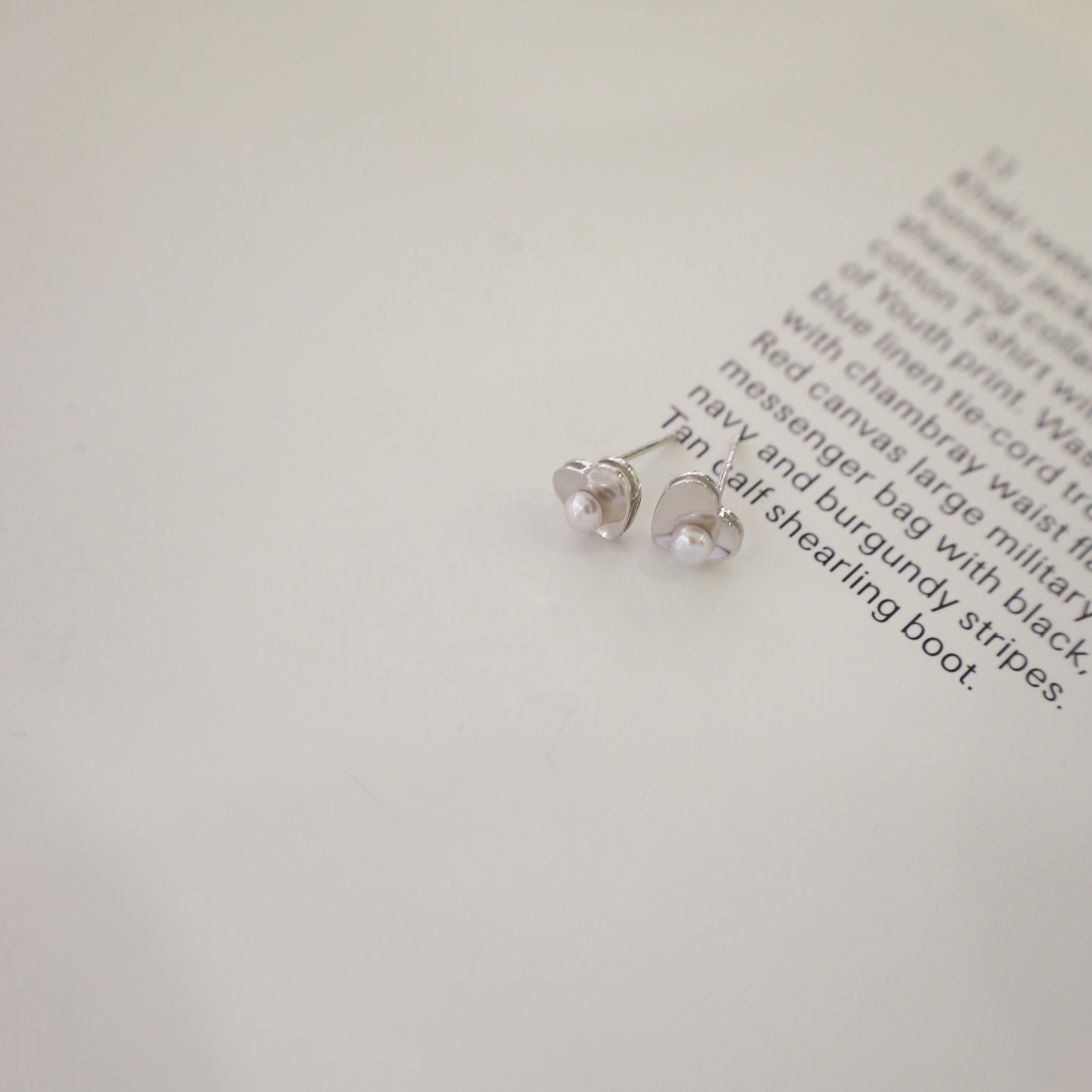 S.A.H. Studio | Dainty Pearl Heart Earrings