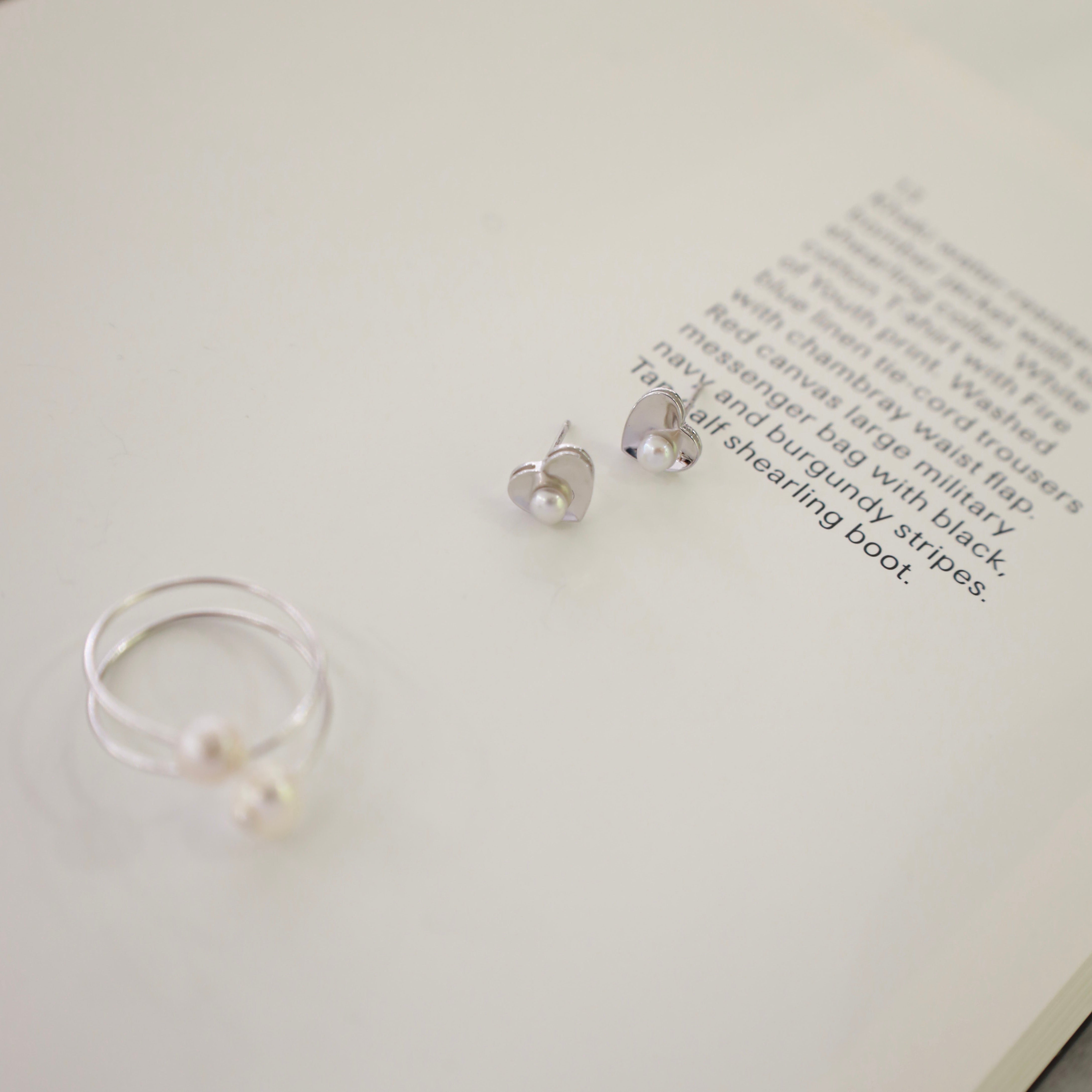 S.A.H. Studio | Dainty Pearl Heart Earrings