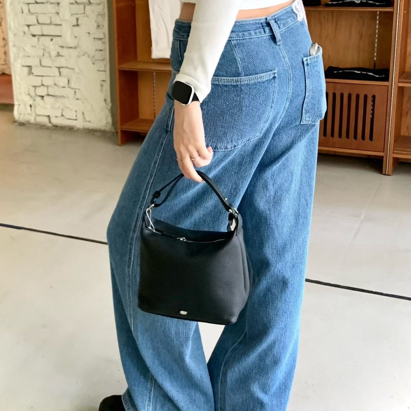 U Cloakroom | 優雅隨性牛皮半月包