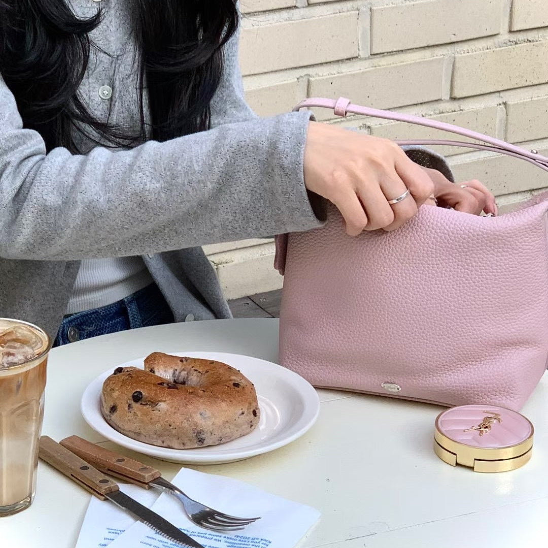 U Cloakroom | 優雅隨性牛皮半月包