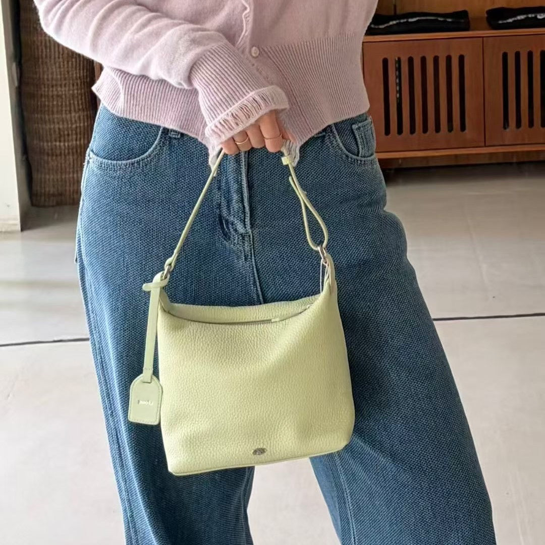 U Cloakroom | 優雅隨性牛皮半月包