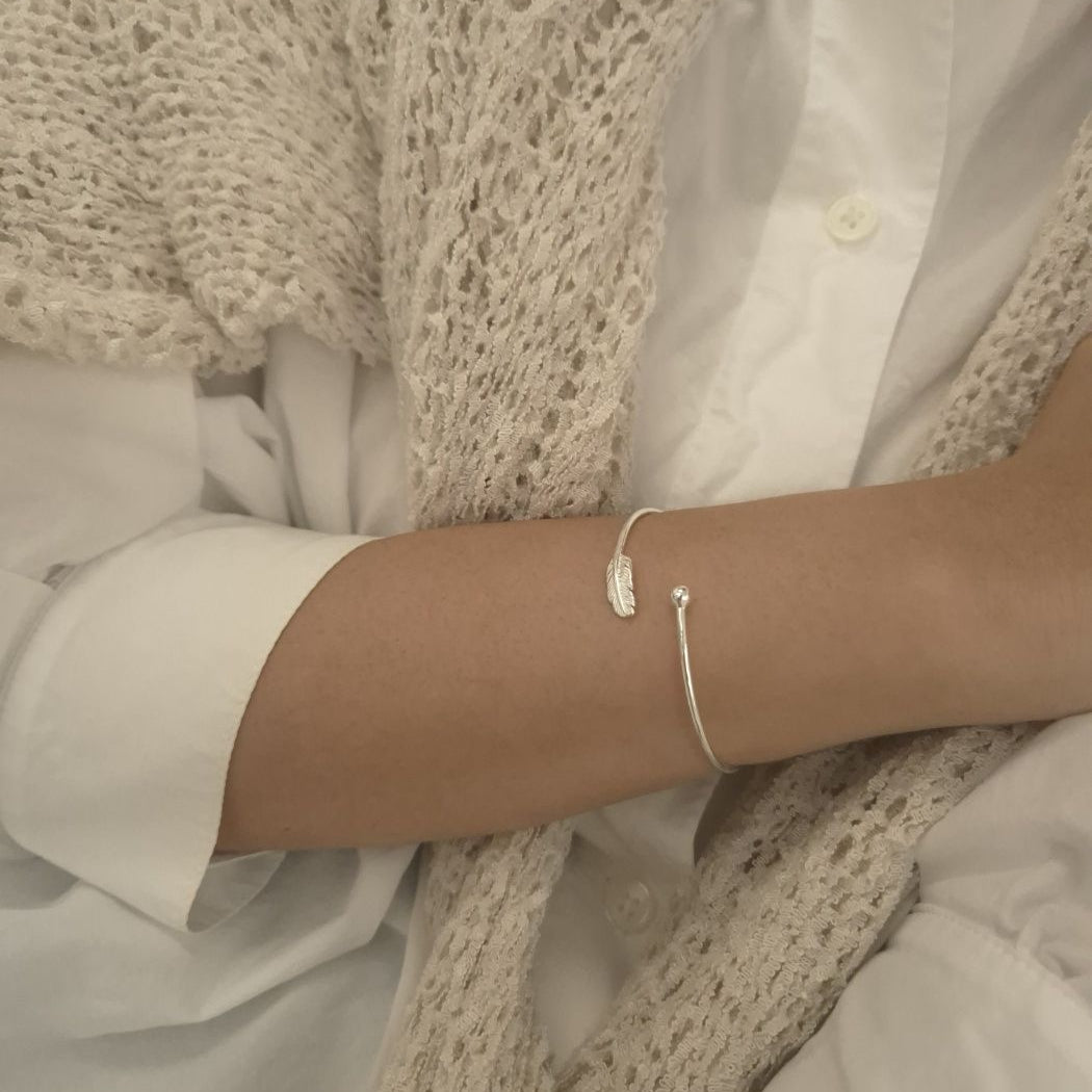 IKON DELUXE | 925Silver Aura Feather Open Bangle
