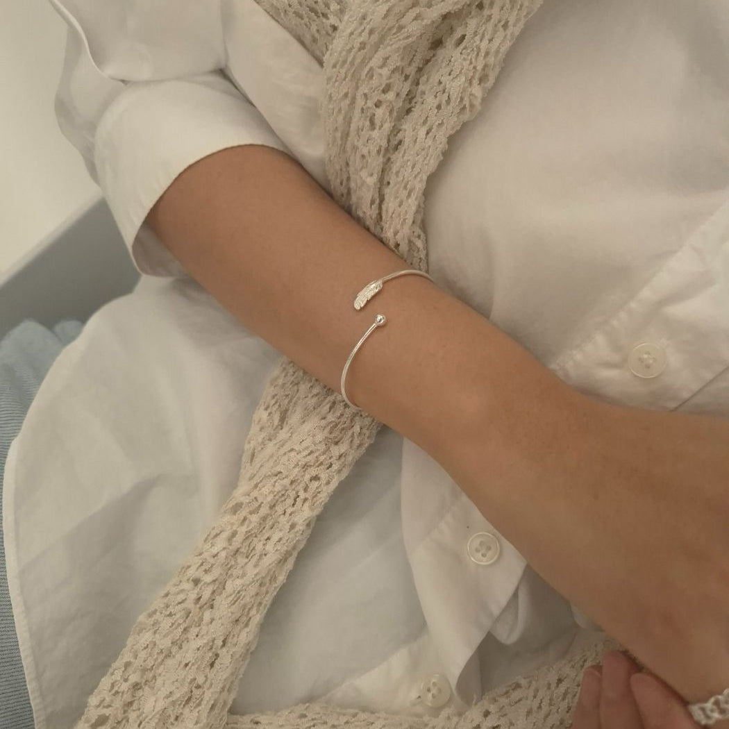 IKON DELUXE | 925Silver Aura Feather Open Bangle