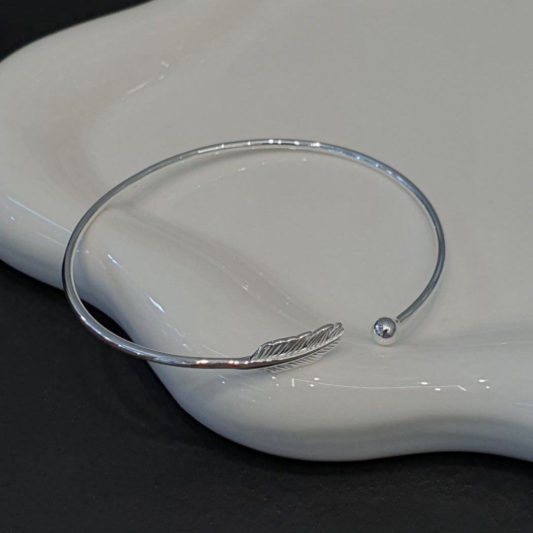 IKON DELUXE | 925Silver Aura Feather Open Bangle