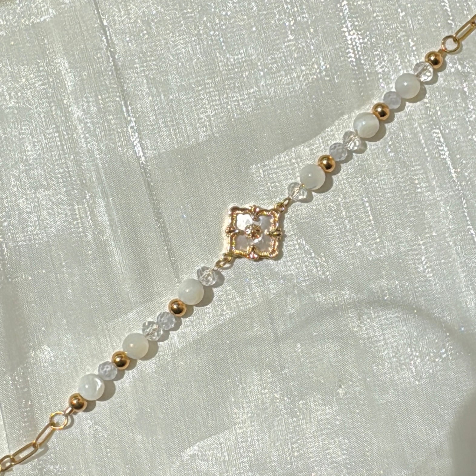 Basicworkshop | Mother Of Pearl Clover Bracelet