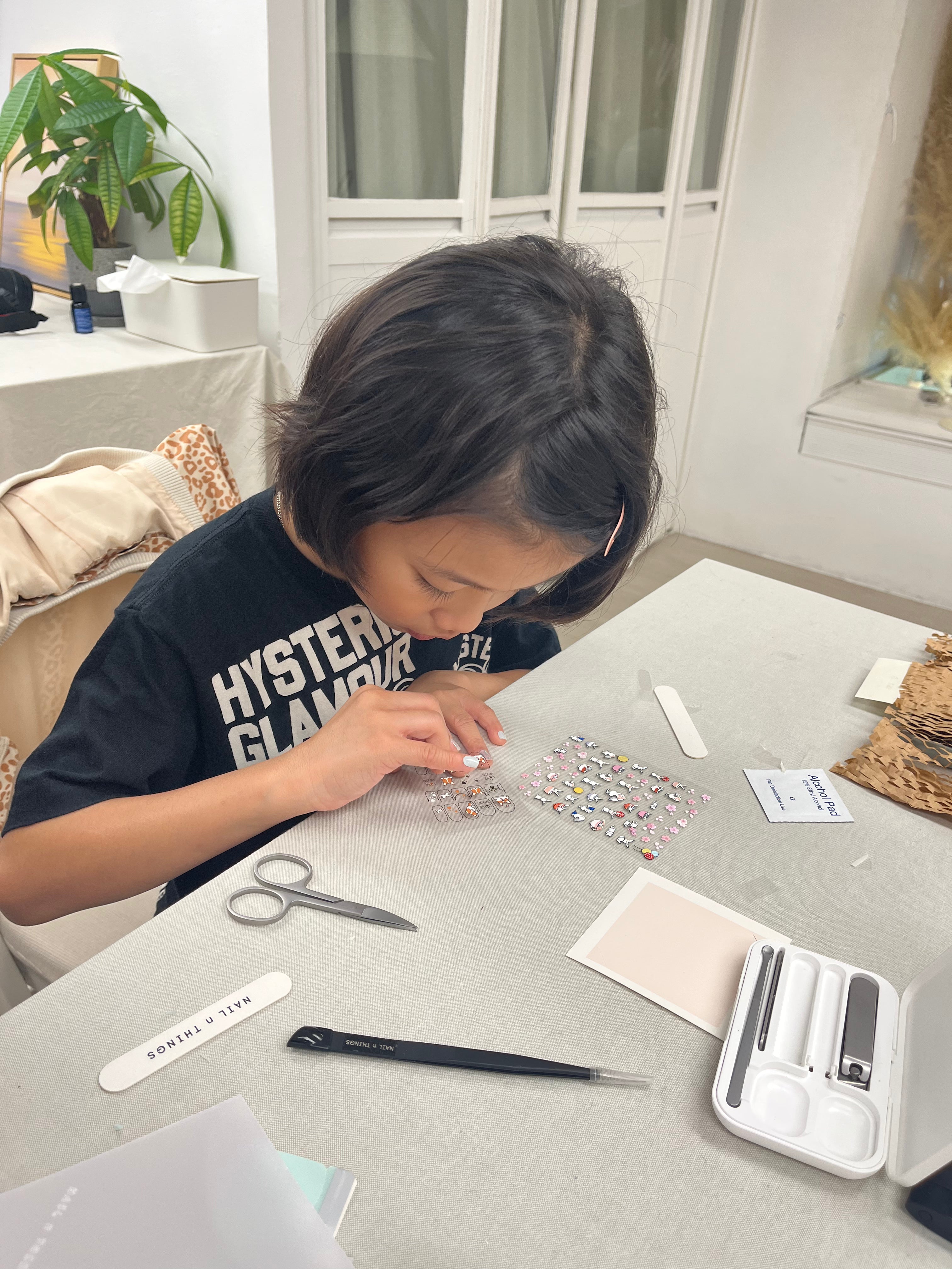 FAMILY NAIL WRAP WORKSHOP