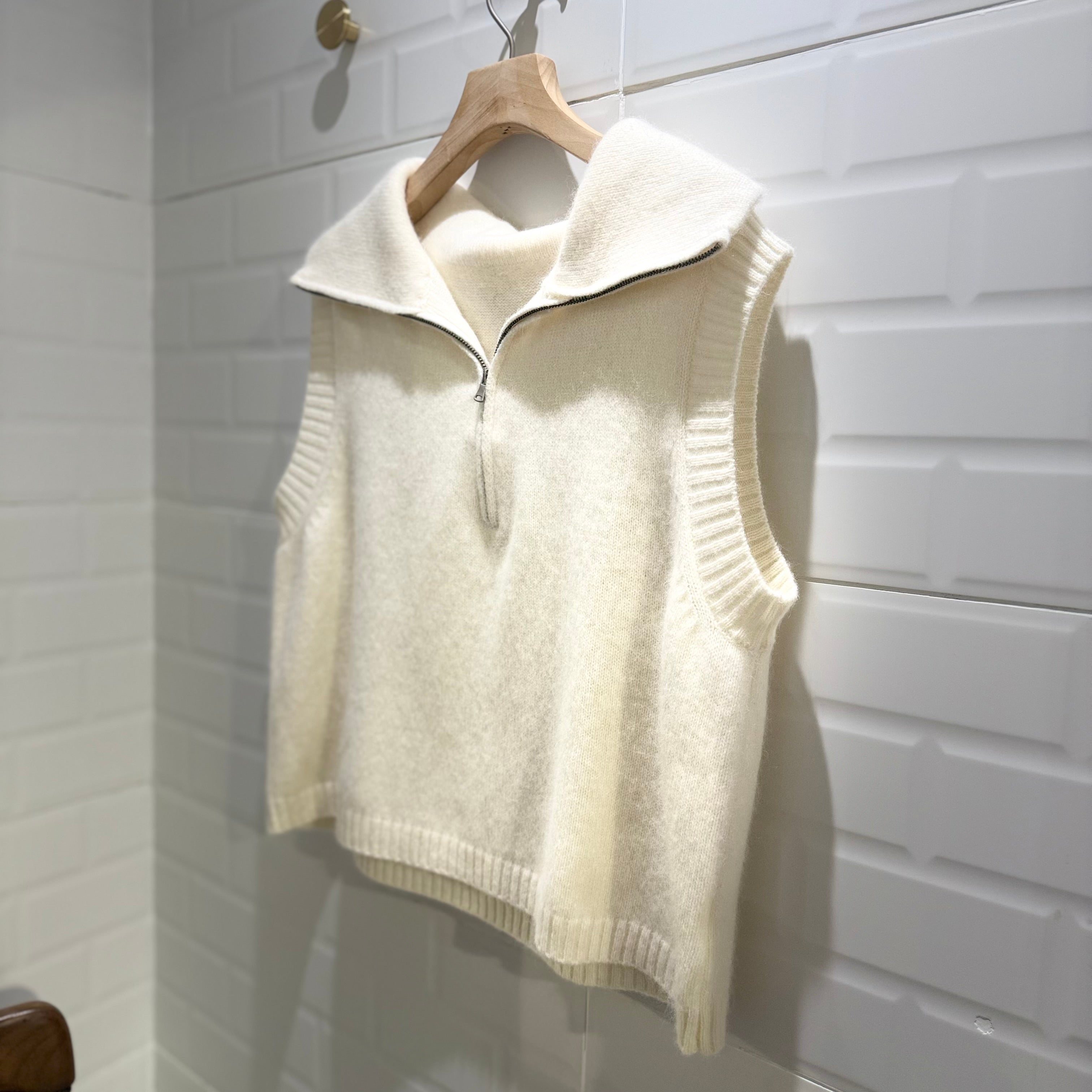 U Cloakroom | Mohair Vest